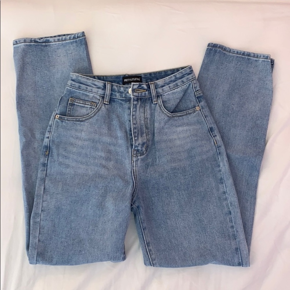 PrettyLittleThing Petite Light Wash Split Hem Jean